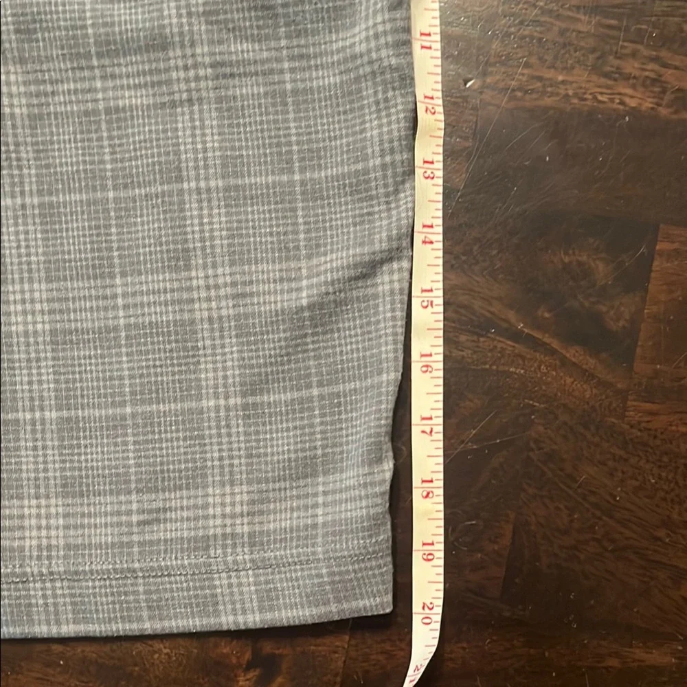 O’Neill Men's Gray Plaid Shorts,34